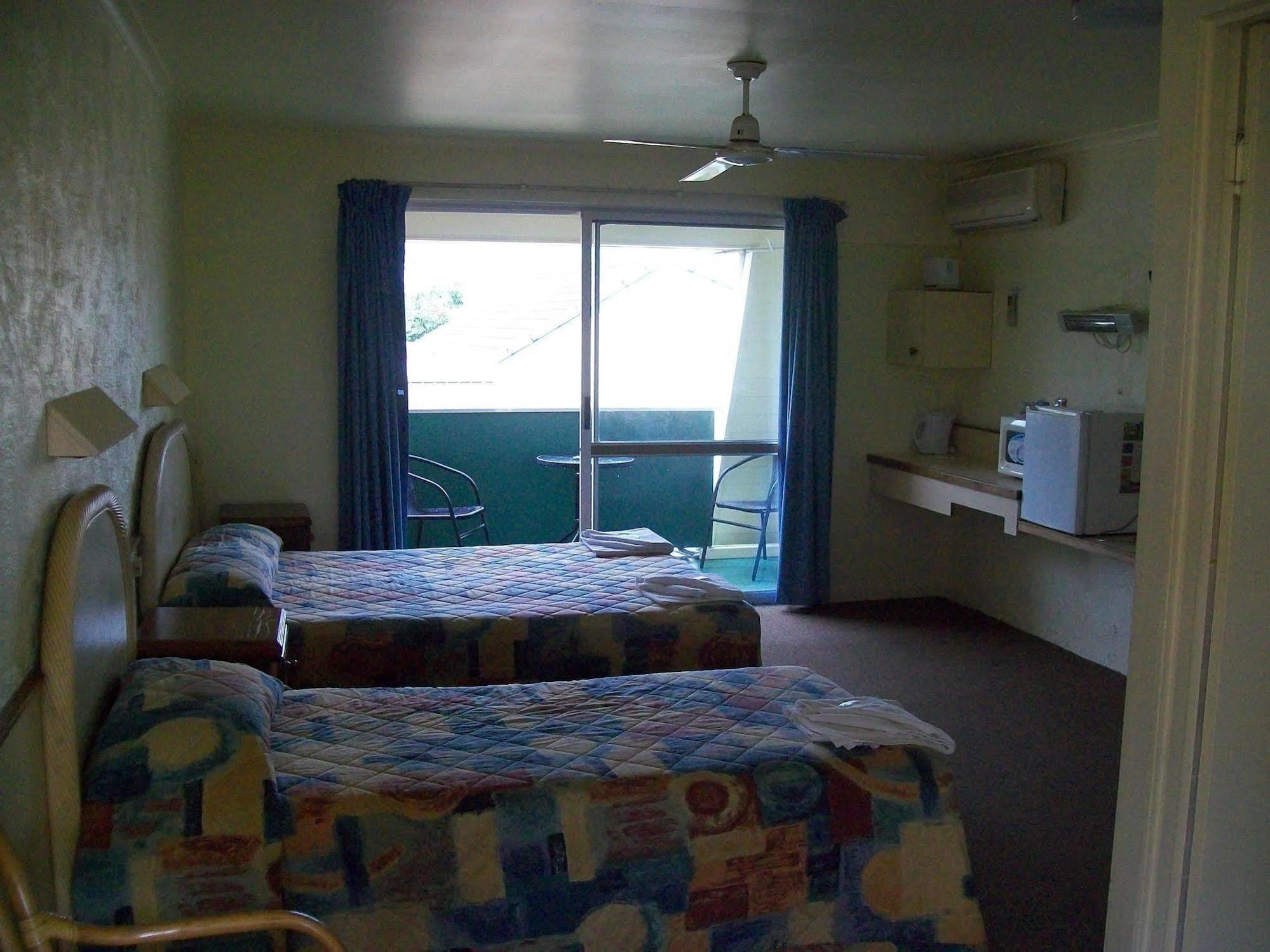 Sun Plaza Motel - Mackay Exterior photo