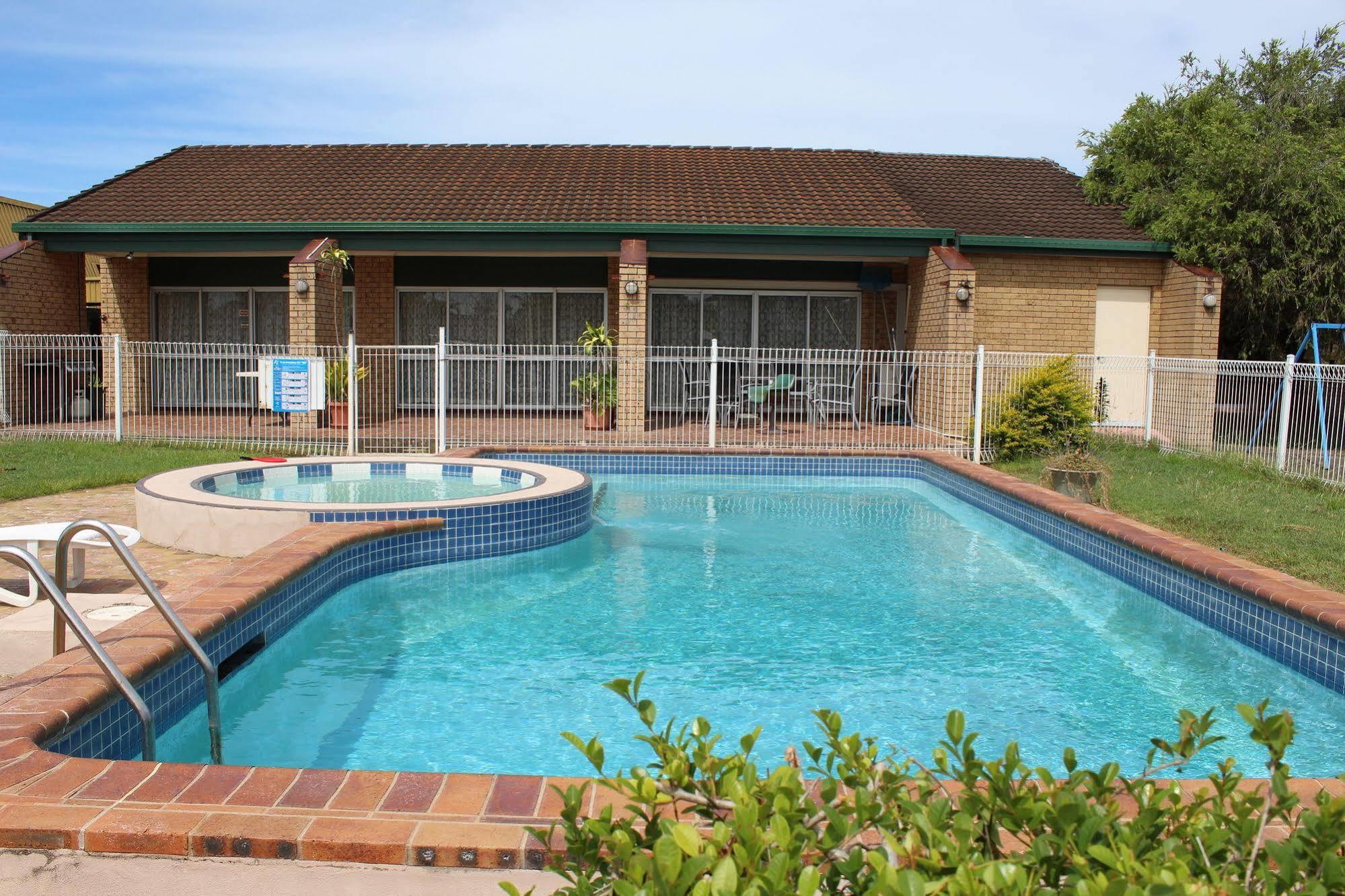 Sun Plaza Motel - Mackay Exterior photo
